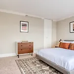 Two 800 Tower Cozysuites With Gym! 8Fl