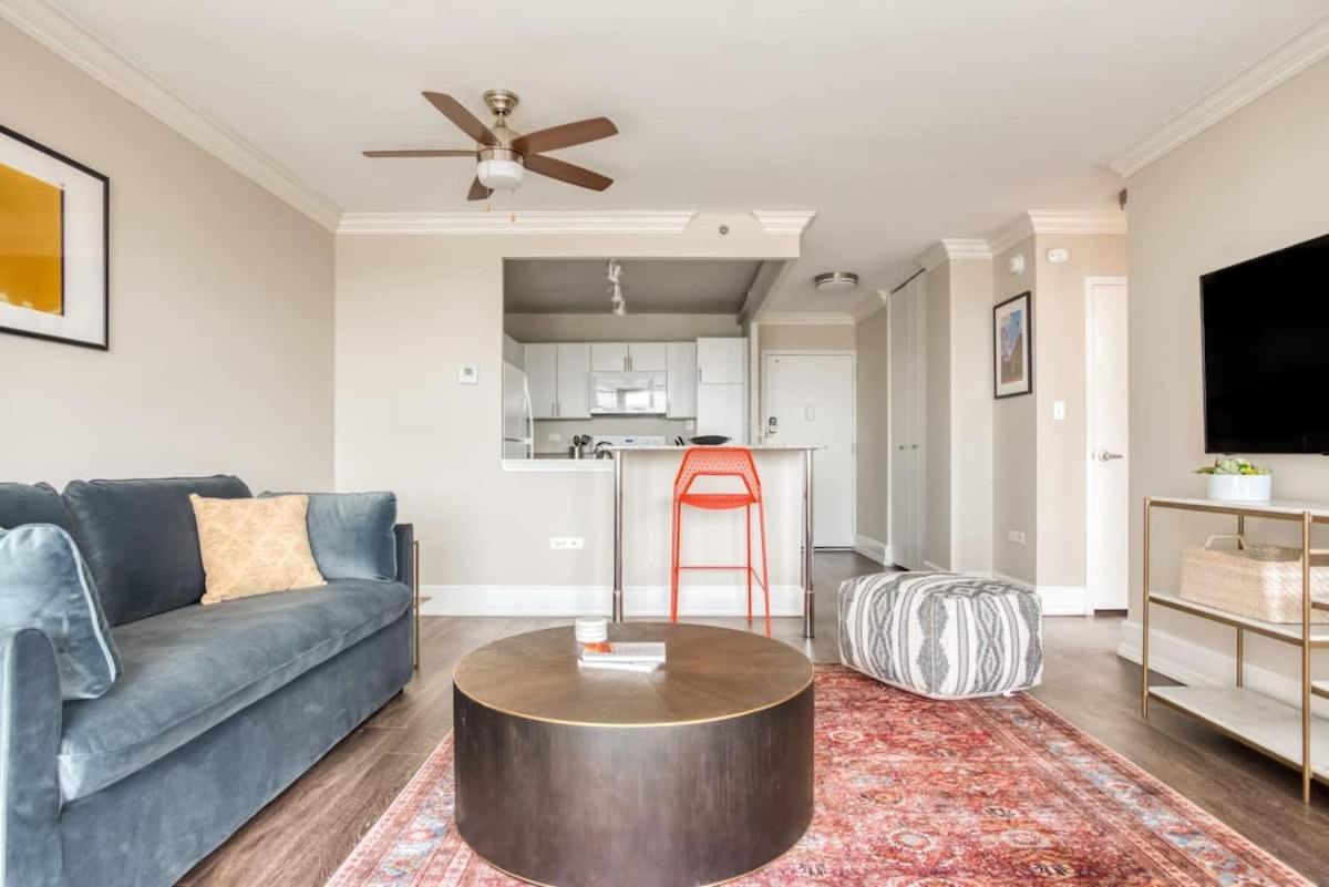 Two 800 Tower Cozysuites With Gym! 8fl