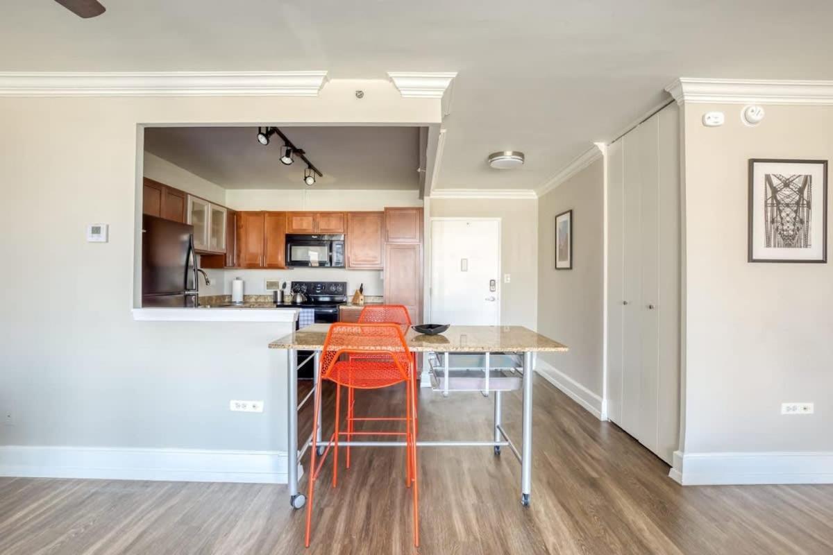 Two 800 Tower Cozysuites With Gym! 8fl