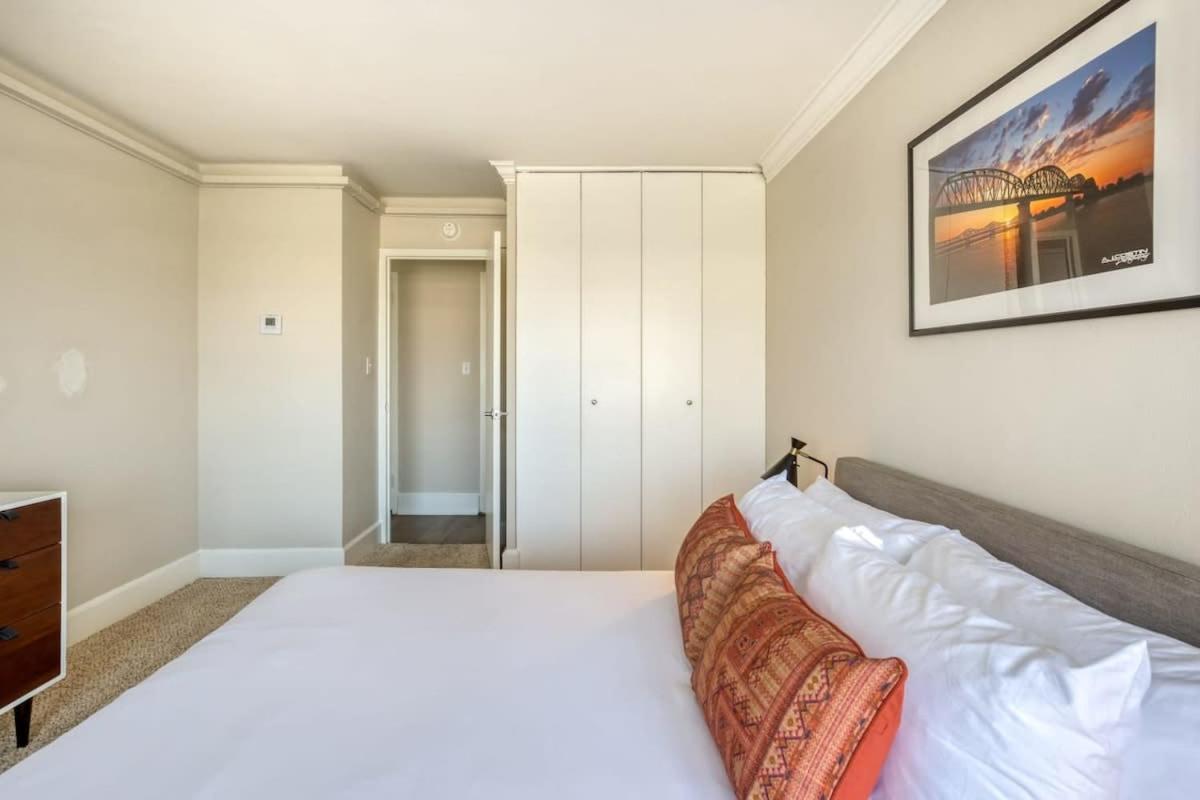 Two 800 Tower Cozysuites With Gym! 8fl Apartment *