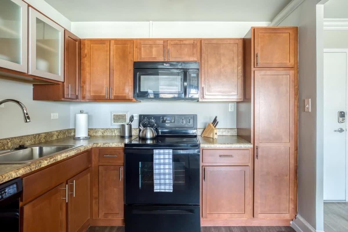 Two 800 Tower Cozysuites With Gym! 8fl *