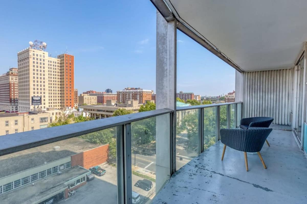 Two 800 Tower Cozysuites With Gym! 8fl Apartment